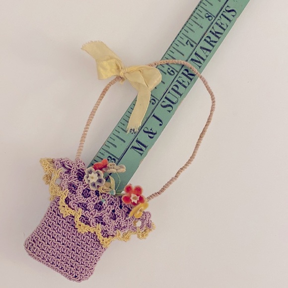 Vintage Crochet Lilac Basket with Flowers - Picture 5 of 7